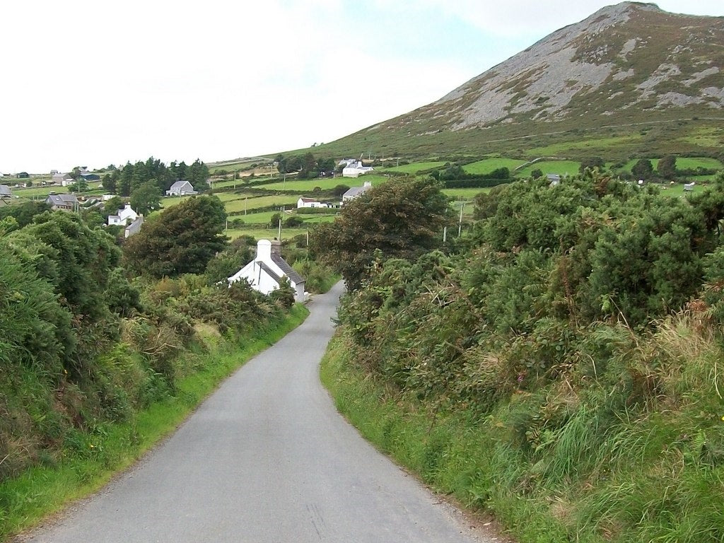 Photo 6x4 Dispersed settlement at Garnfadryn This is an area of small hol c2010
