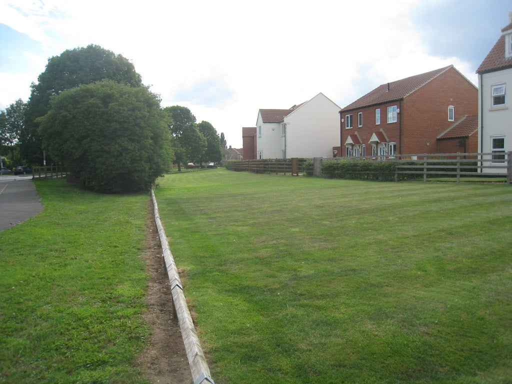 Photo 6x4 Old course of the River Don Eastoft The grass in front of these c2010