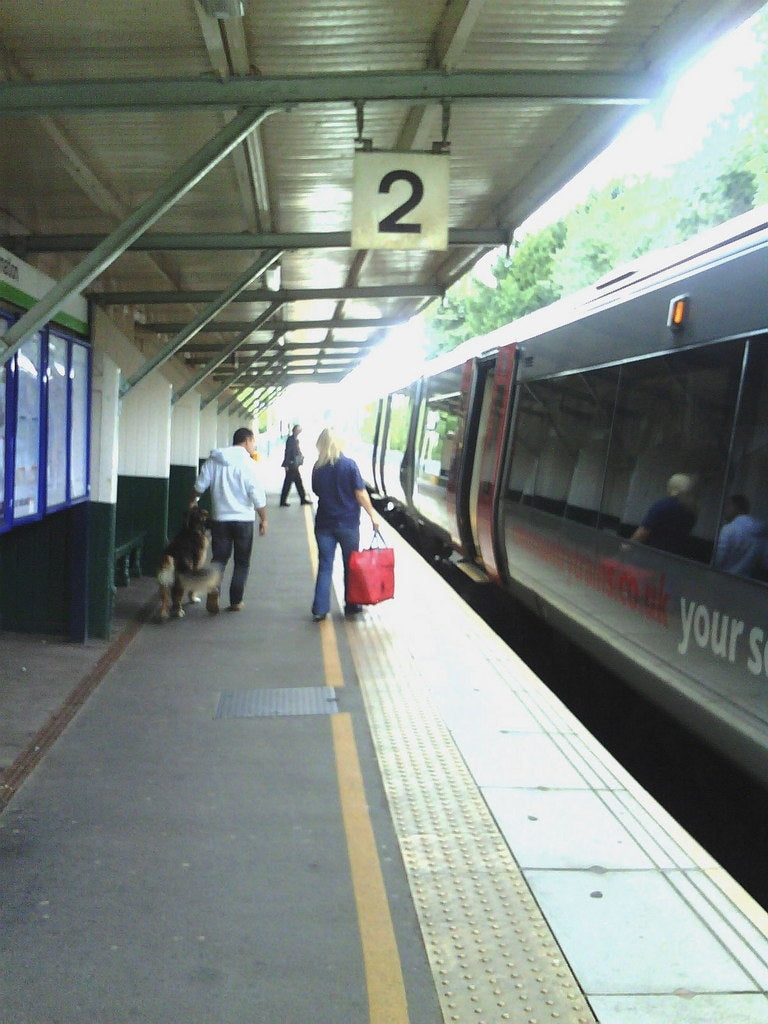 Photo 6x4 Beeston Station Beeston\/SK5236 DMU 170520 pauses at Beeston St c2010