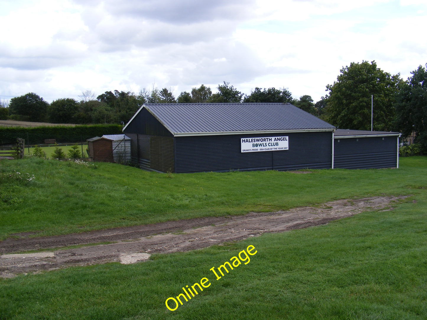 Photo 12x8 Halesworth Angel Bowls Club Broadway\/TM3978 Halesworth Angel w c2010