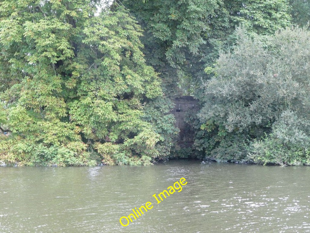 Photo 6x4 Looking through the gap North Stoke\/SU6186 One of the reasons c2010