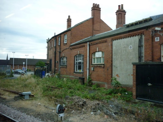 Photo 6x4 Leaving Bridlington Railway station Heading North from Bridling c2010