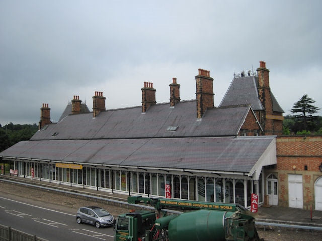 Photo 6x4 Frontage of the old Welshpool station Welshpool\/Y Trallwng Whe c2010