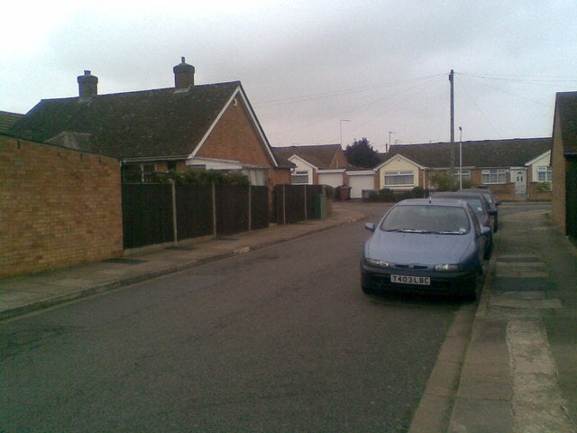 Photo 6x4 Laburnum Crescent Northampton\/SP7561 1960s bungalows in Spinne c2010