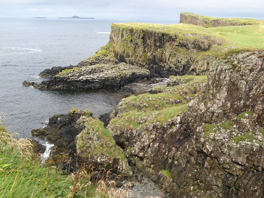 Photo 6x4 Basalt headlands Port an Fhasgaidh Prominent headlands formed f c2010