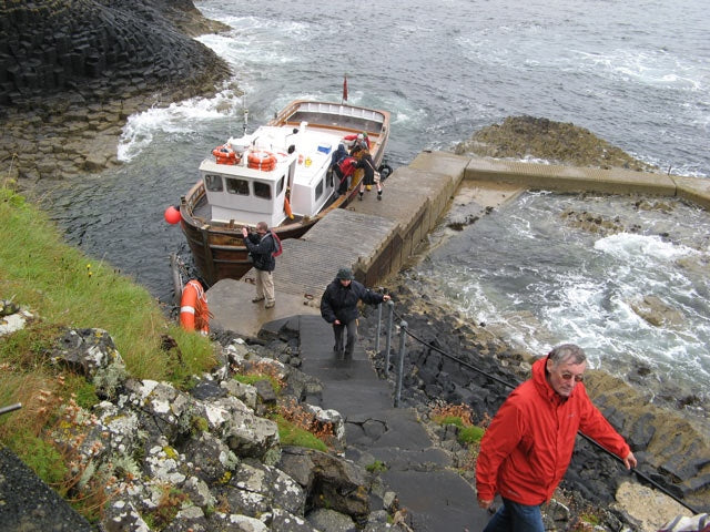 Photo 6x4 MB Iolaire Port an Fhasgaidh Passengers disembarking from MB Io c2010