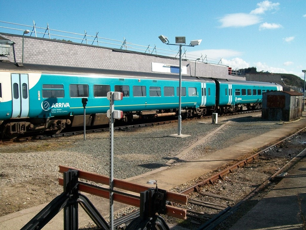 Photo 6x4 The 09.37 Arriva Wales train to Birmingham New Street at Pwllhe c2010