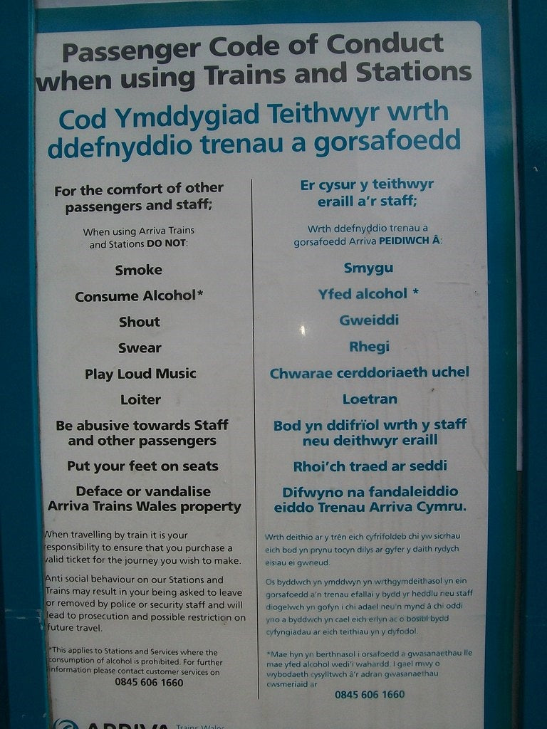 Photo 6x4 What you not allowed to do on Arriva Wales Trains in either lan c2010