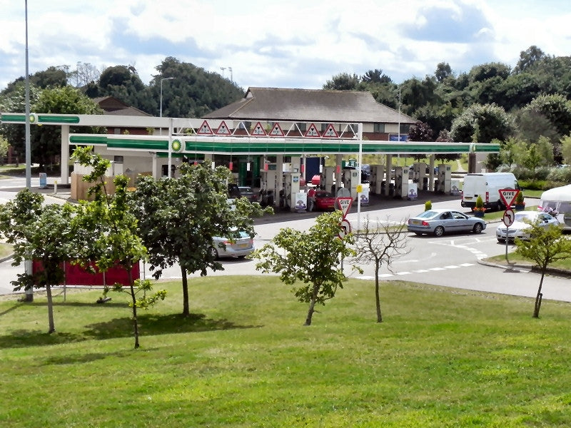 Photo 6x4 M5 Exeter Services, Filling Station Sandy Gate\/SX9691  c2010