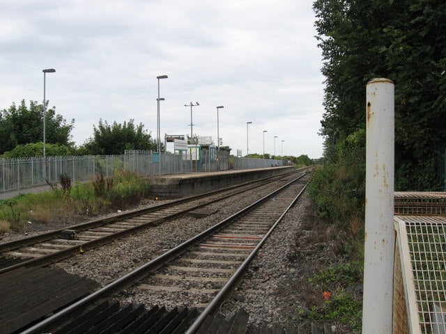 Photo 6x4 Rhoose down platform Rhoose\/Y Rhws The station has staggered p c2010