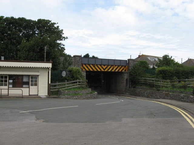 Photo 6x4 Railway bridge at Font-y-Gary Park Font-y-gary\/Ffont-y-gari  c2010