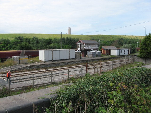 Photo 6x4 Signalbox and closed station at Aberthaw East Aberthaw  c2010