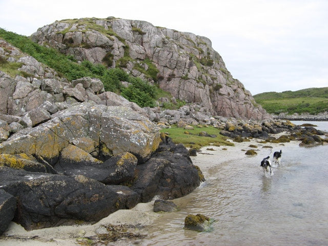 Photo 6x4 Dun Aoidhean Fionnphort This very prominent knoll at the side o c2010