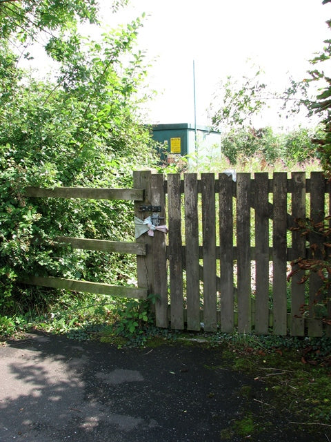 Photo 6x4 Pumping station by the junction of Potash Lane and St Thomas La c2010