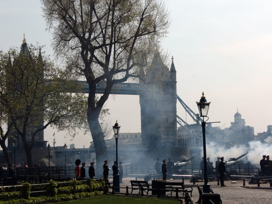 Photo 6x4 Happy Birthday Your Majesty London A 21 gun salute to celebrate c2007