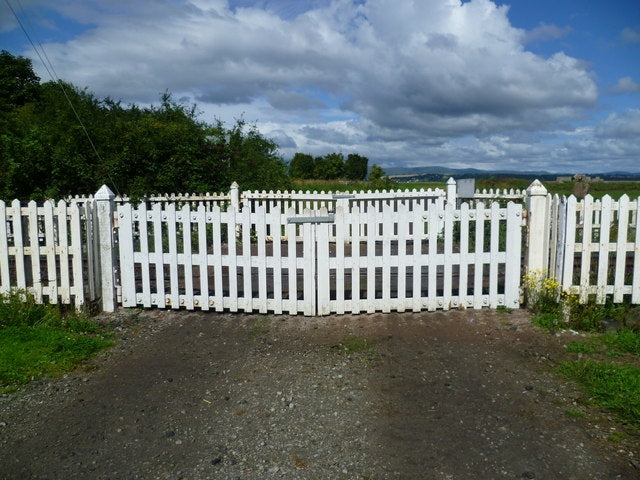 Photo 6x4 Level crossing on the Bo'ness-Kinneil Railway  c2010