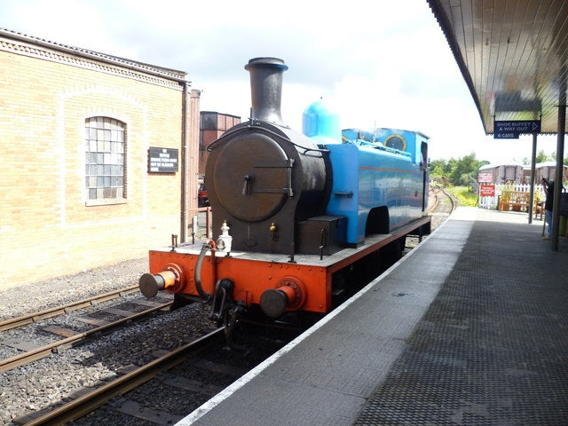 Photo 6x4 Locomotive leaving for the engine shed Bo'ness  c2010