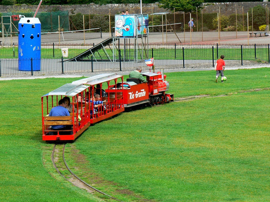 Photo 6x4 Train in Clevedon This is now the only train operating in the s c2010