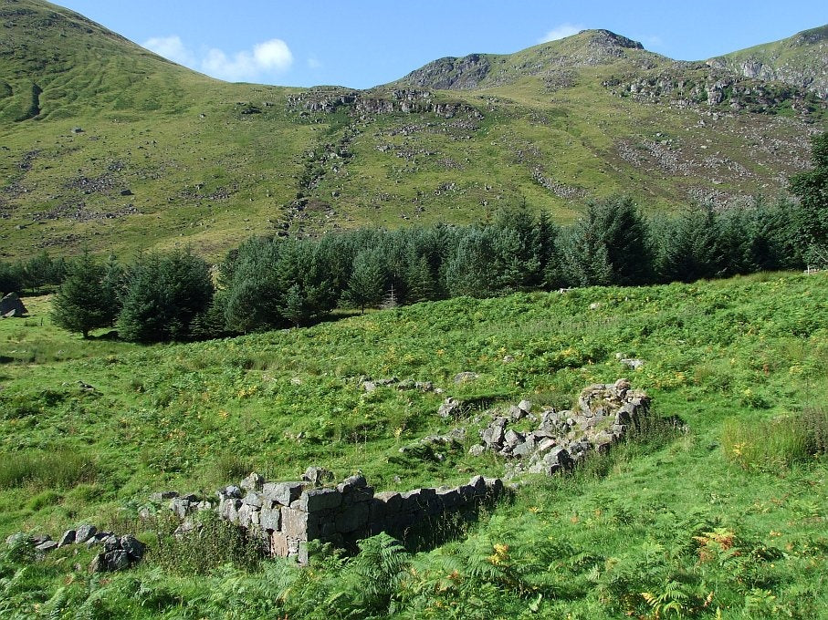 Photo 6x4 Hillocks in Glen Clova Acharn\/NO2876 The ruins of the settleme c2010