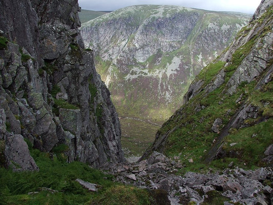 Photo 6x4 Central Gully on Creag an-Dubh-Loch Dubh Loch\/NO2382 The view  c2010