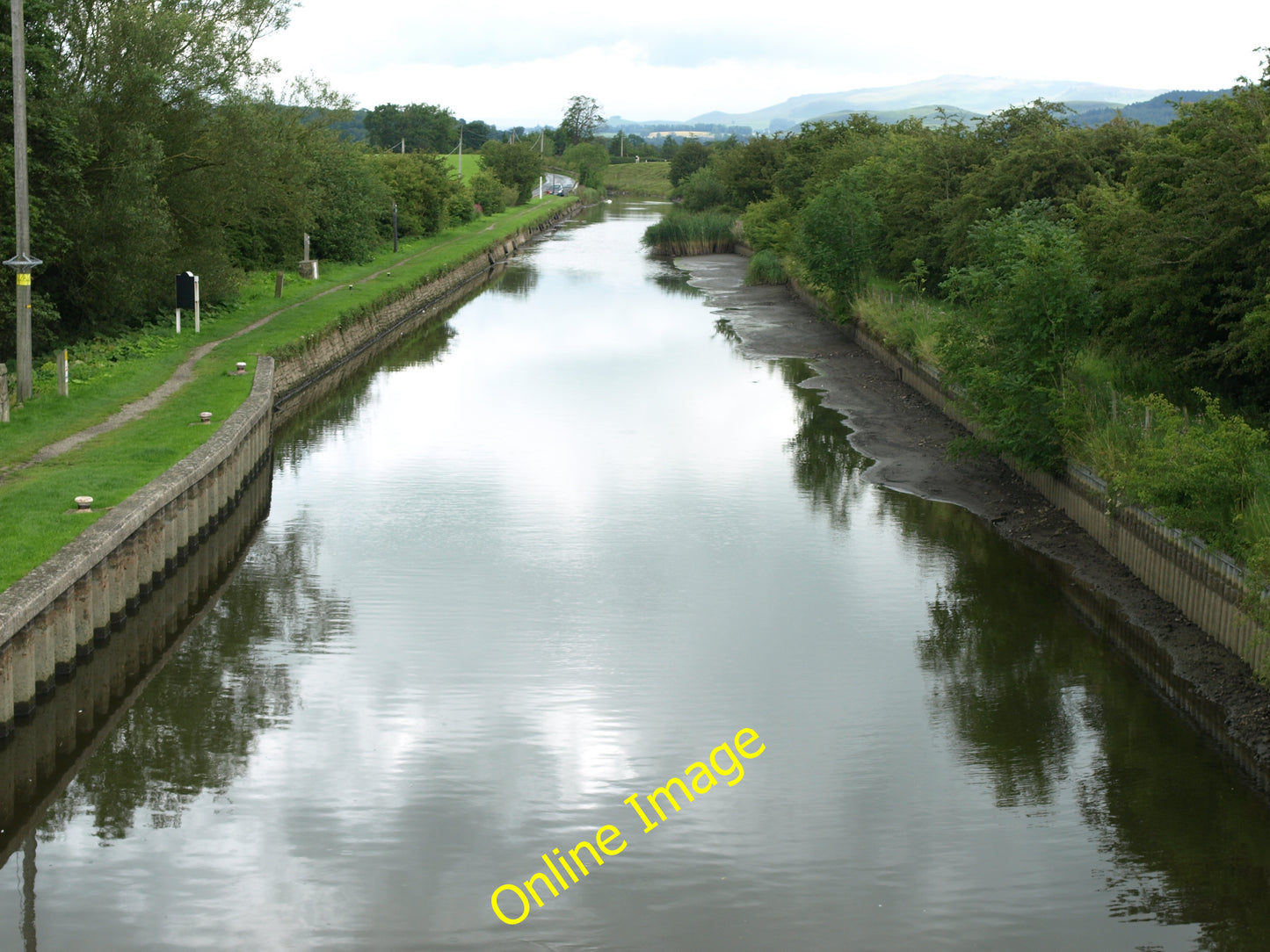 Photo 12x8 The Leeds and Liverpool Canal below Bank Newton Locks The water c2010