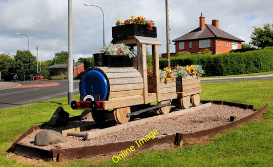 Photo 6x4 Floral train, Whitehead Flower-powered 0-4-0 locomotive (class  c2010