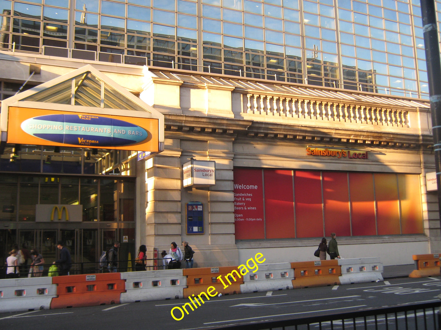 Photo 6x4 Victoria Station Sainsbury's Local Westminster Mini supermarket c2010