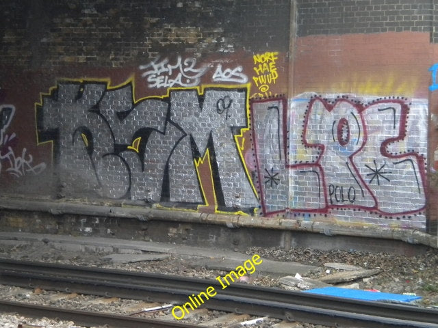 Photo 6x4 Railway track tagging, New Cross Station SE14 Deptford\/TQ3677  c2010