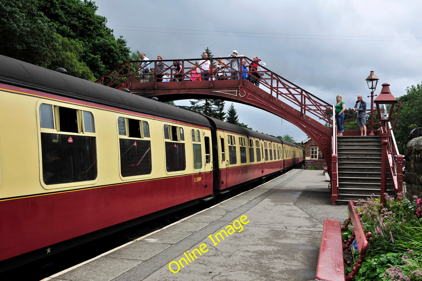 Photo 6x4 Goathland Train Station The train from Pickering now waiting at c2010