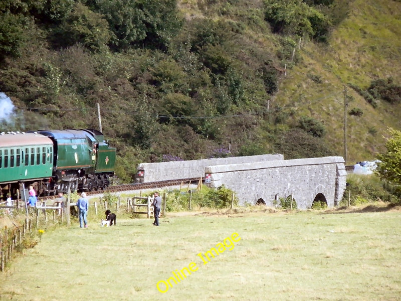 Photo 6x4 Swanage Railway Corfe Castle Walkers waiting to cross the track c2010