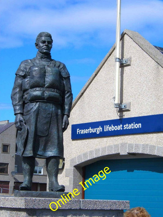 Photo 6x4 Fraserburgh Lifeboat Memorial Memorial to the 13 Fraserburgh li c2010