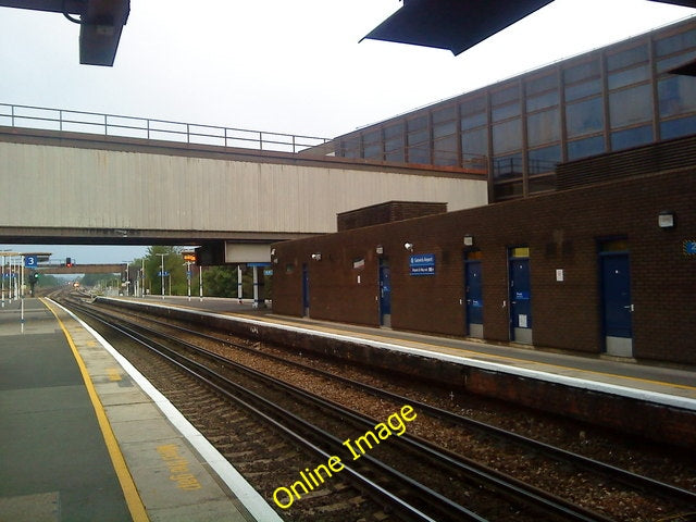 Photo 6x4 Platforms 2 and 3 at Gatwick Railway Station Horley\/TQ2843  c2010