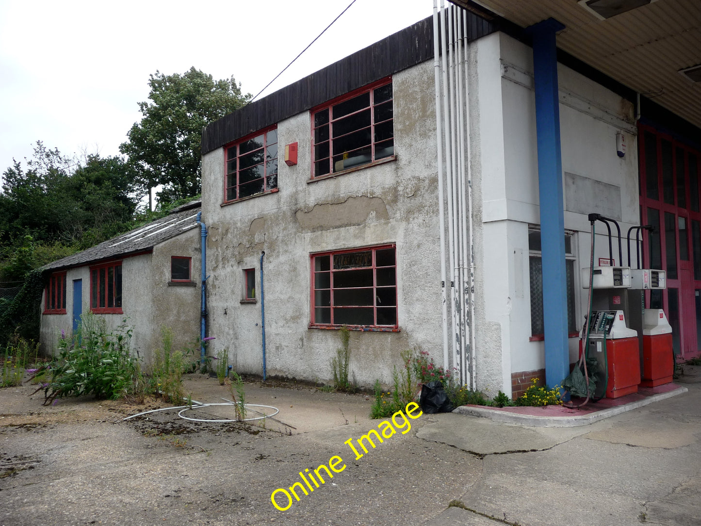 Photo 6x4 Old petrol station Wallingford Opposite Paddock road, on St joh c2009