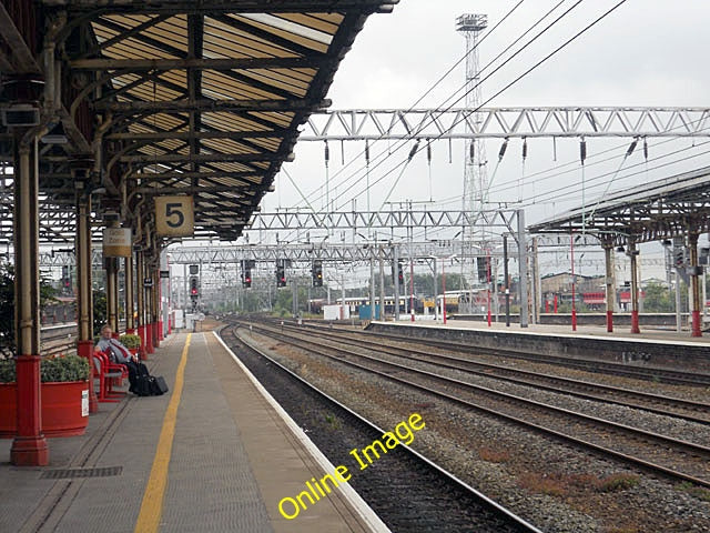 Photo 6x4 Crewe Station - looking south from Platform 5  c2010