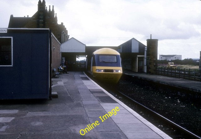 Photo 6x4 Dunbar station with a HST at the platform  This was a shuttle f c0