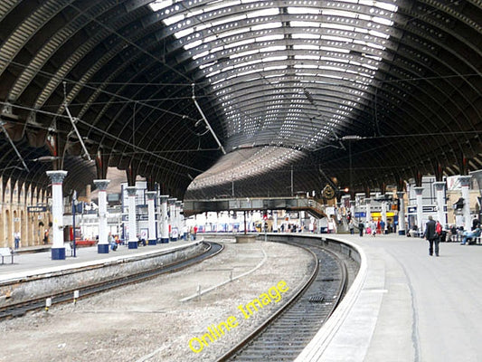 Photo 6x4 The sweeping curve of York Station York\/SE5951  c2010