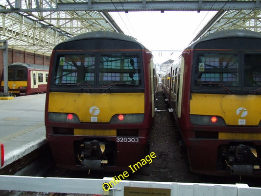 Photo 6x4 Helensburgh Central Station A full house, with all three platfo c2010