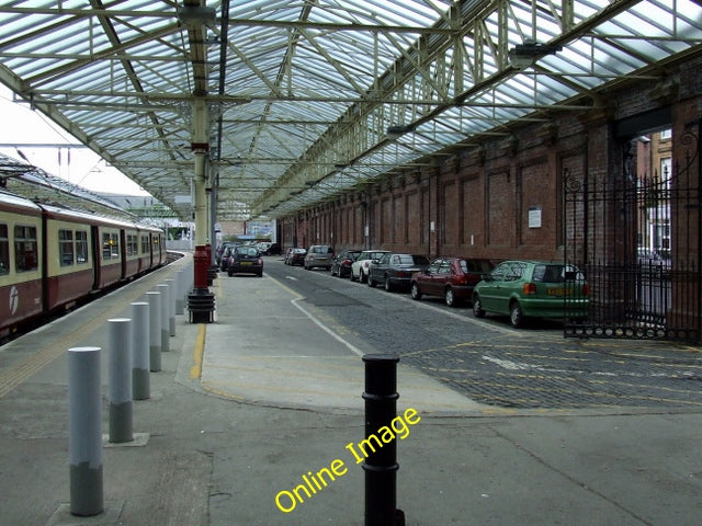 Photo 6x4 Helensburgh Central Station The carriage entrance to the statio c2010