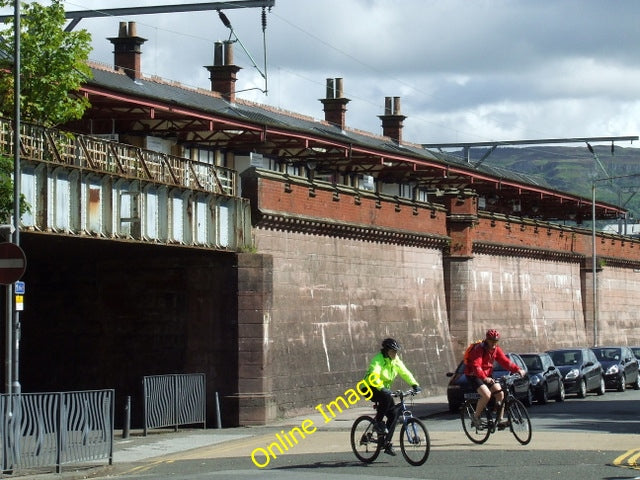 Photo 6x4 Dumbarton Central station National Cycle Network Route 7 passes c2010