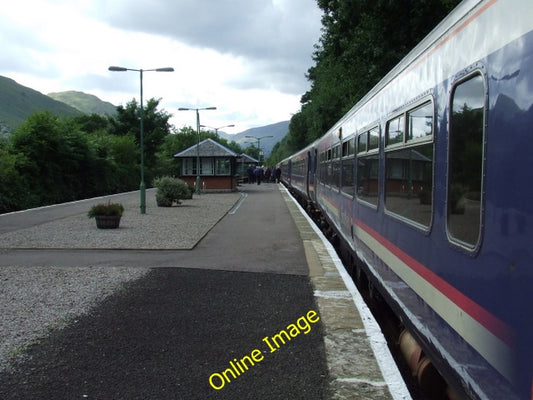 Photo 6x4 Arrochar and Tarbet station Tarbet\/NN3104 Passengers boarding  c2010