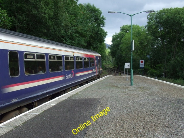 Photo 6x4 Arrochar and Tarbet station Tarbet\/NN3104 A north bound train  c2010