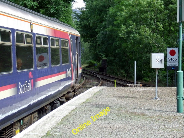 Photo 6x4 Arrochar and Tarbet station Tarbet\/NN3104 A prominent Stop sig c2010