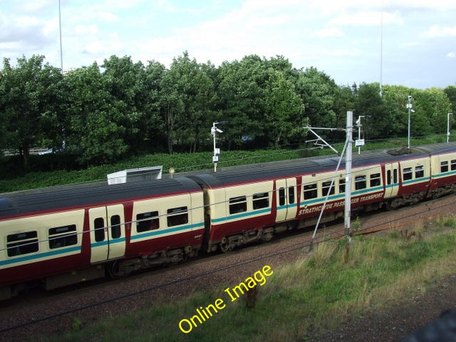 Photo 6x4 Train at Cardonald station Heading east towards Glasgow Central c2010