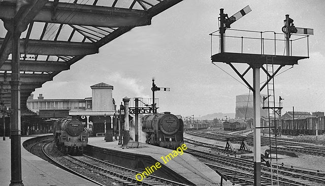 Photo 6x4 Gloucester Eastgate Station, with trains View NE, along the mai c1963