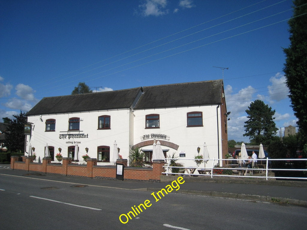Photo 6x4 The Pheasant, Withybrook Withybrook\/SP4384 Looking bereft of i c2010