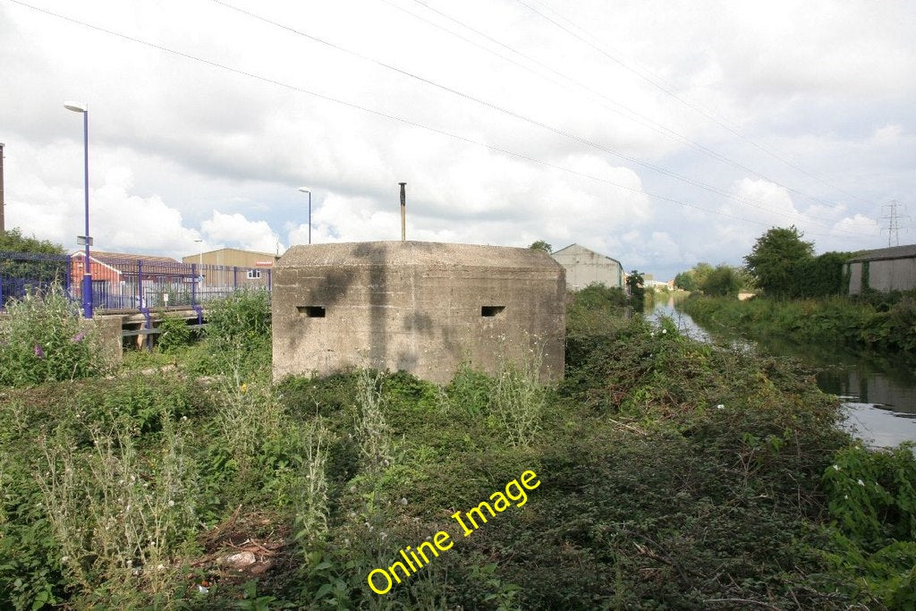 Photo 6x4 Station and river Thatcham View showing both Thatcham station t c2010