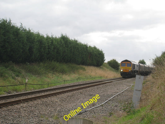 Photo 6x4 Train at Swinesdyke level crossing Northorpe\/SK8997 66732 is h c2010