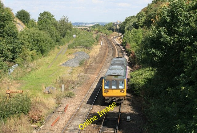 Photo 6x4 Sheffield bound train departs Normanton Normanton\/SE3822 Seen  c2010