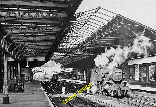 Photo 6x4 Wakefield Kirkgate Station Wakefield\/SE3320 View westward, tow c1966