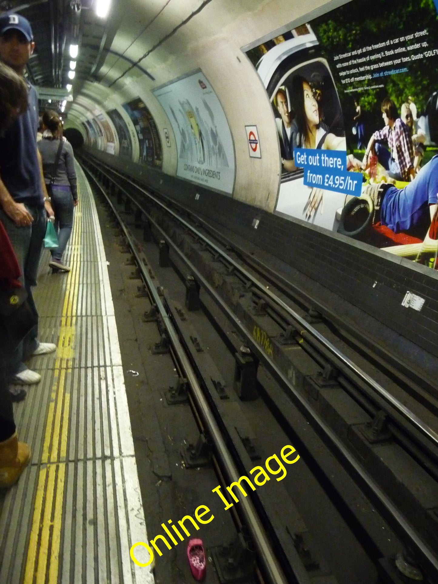 Photo 6x4 London : King's Cross Underground Platform There&#039;s a shoe  c2010